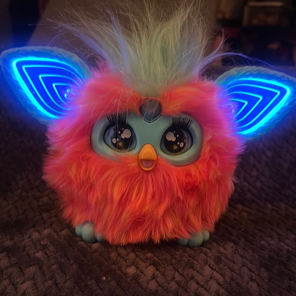 Furby Interactive Toy - Orange and Blue lights up, talks, sings and dances NICE - Picture 4 of 17